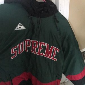 Supreme hockey pullover